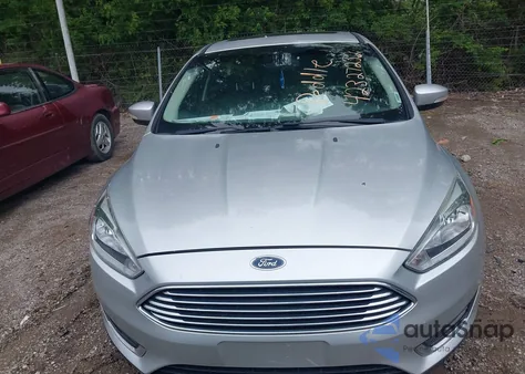 2017 Ford Focus Titanium из США, поврежденный, VIN 1FADP3N23HL209922